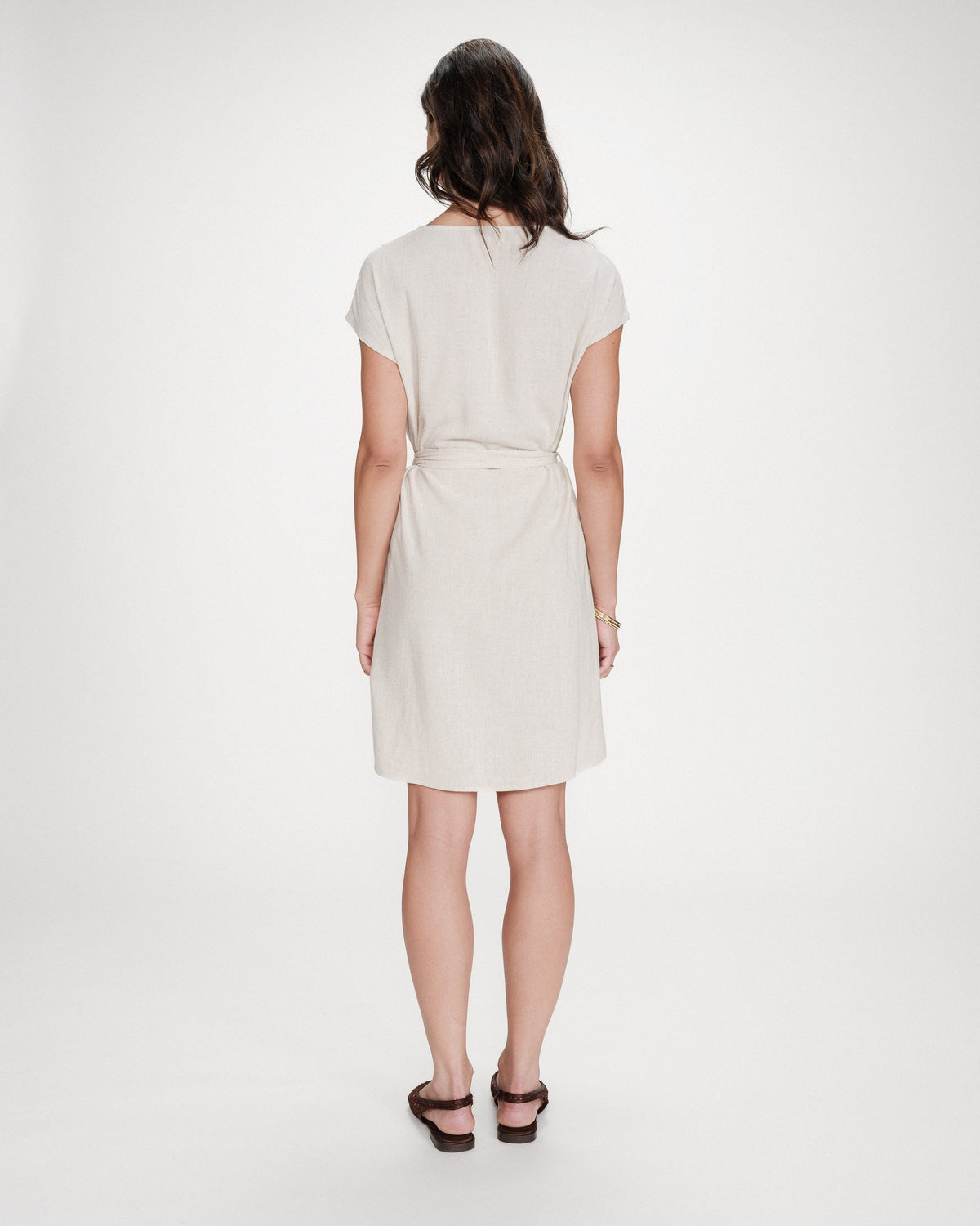 Robe courte fluide col V manches courtes sable Marilou