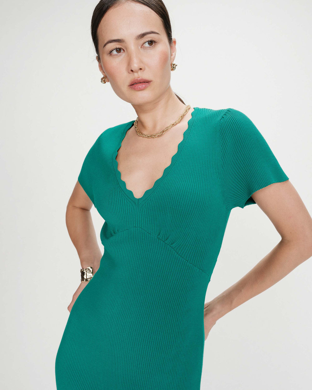 Robe courte ajustée en maille à col V vert Valeriane
