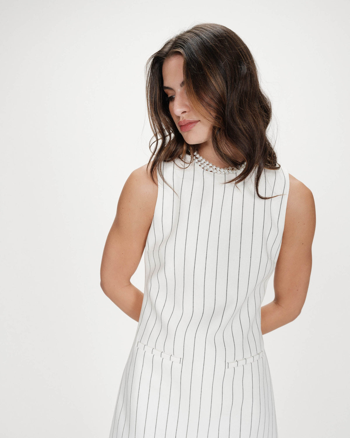 Robe courte droite rayée en lin nouée au dos white Vea