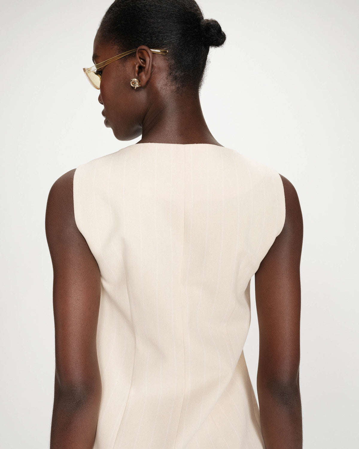 Gilet rayé en lin sans manches col carré boutonné vanille Vic