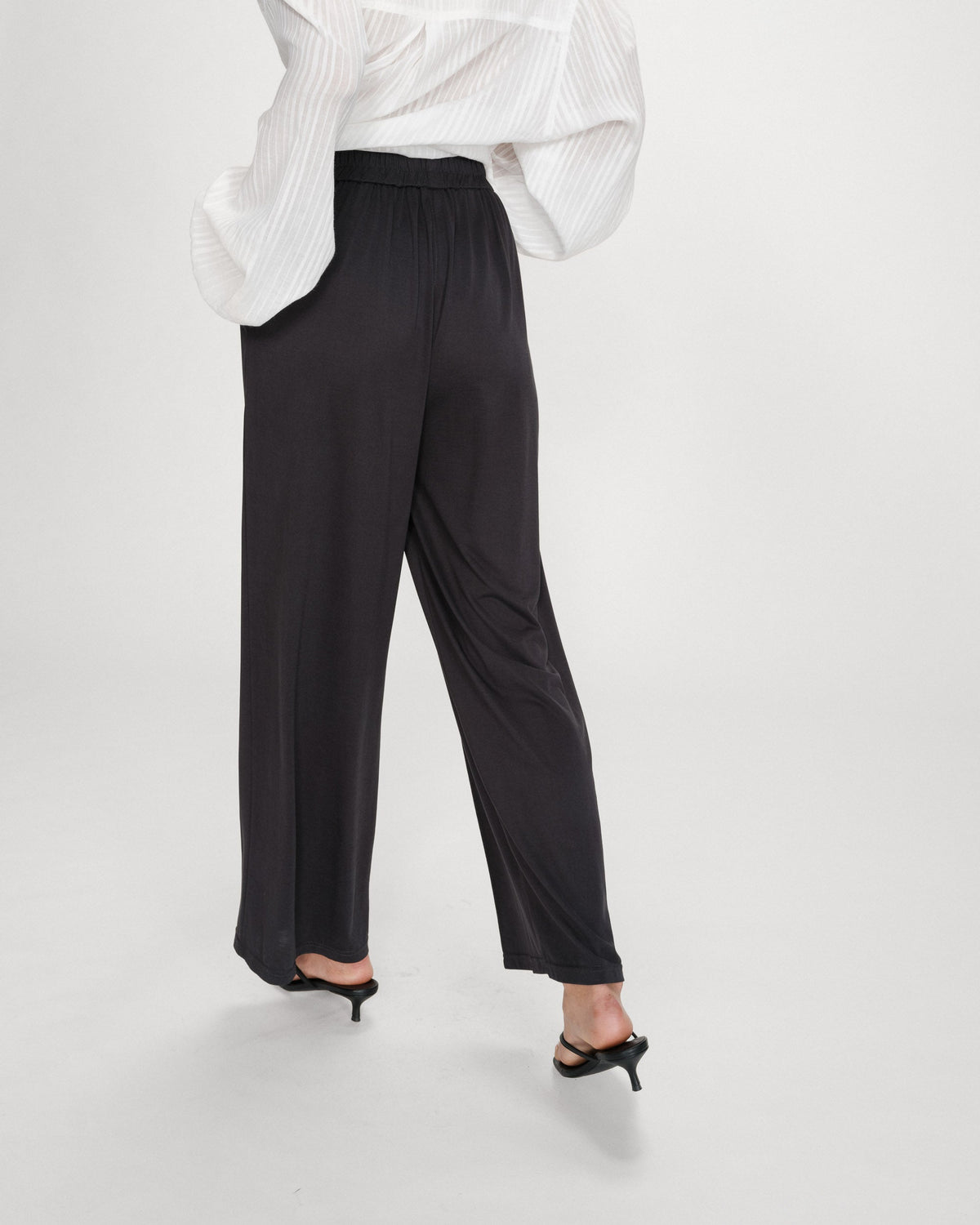 Pantalon en modal jambe large carbone Pax