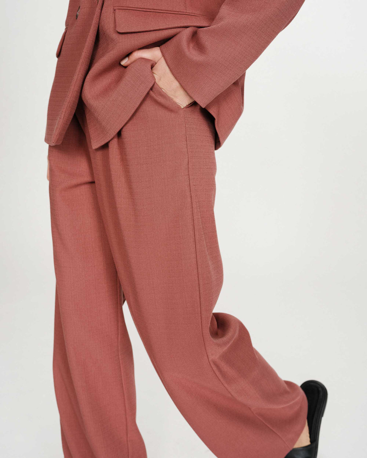Pantalon tailleur droit taille mi-haute à plis terracotta Pierre