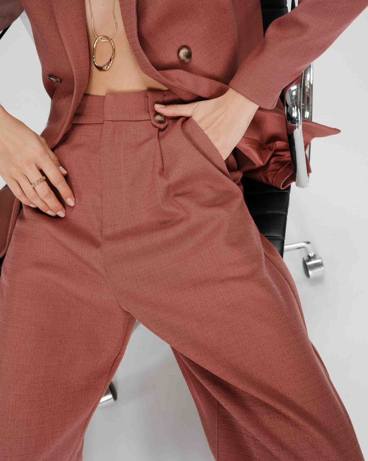Pantalon tailleur droit taille mi-haute à plis terracotta Pierre
