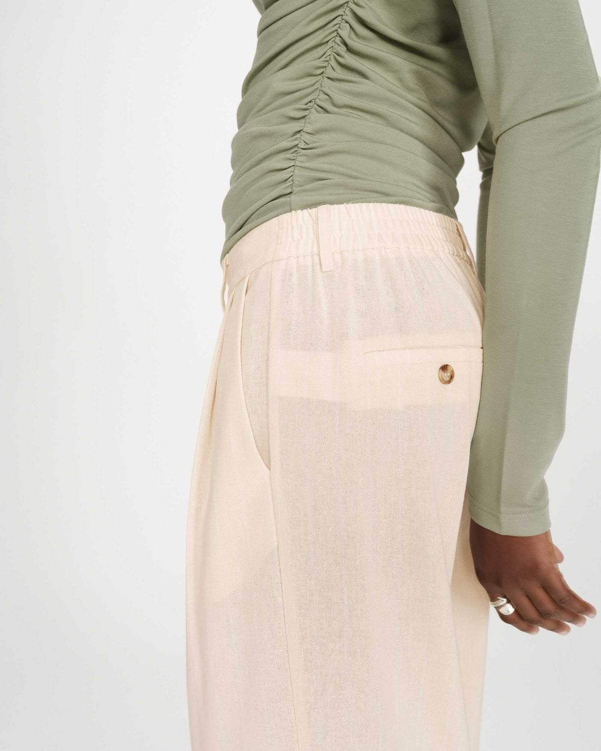 Pantalon tailleur droit en lin à fines rayures vanille Very