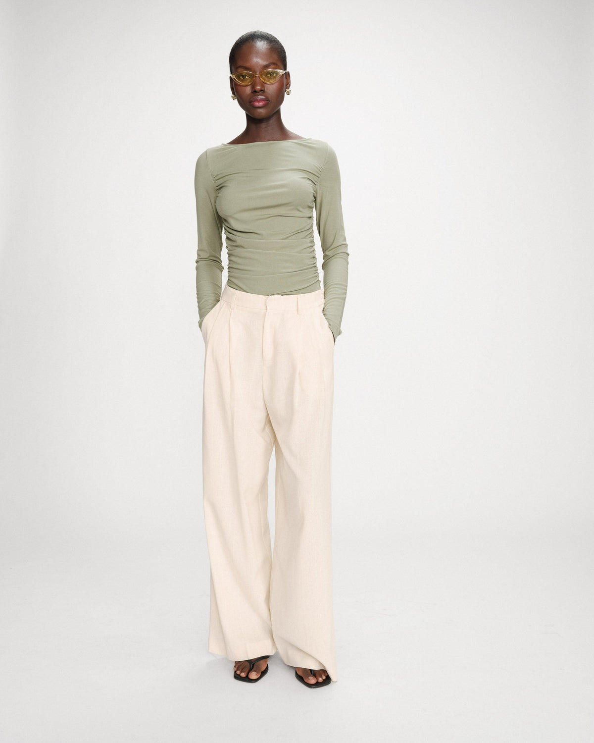 Pantalon tailleur droit en lin à fines rayures vanille Very