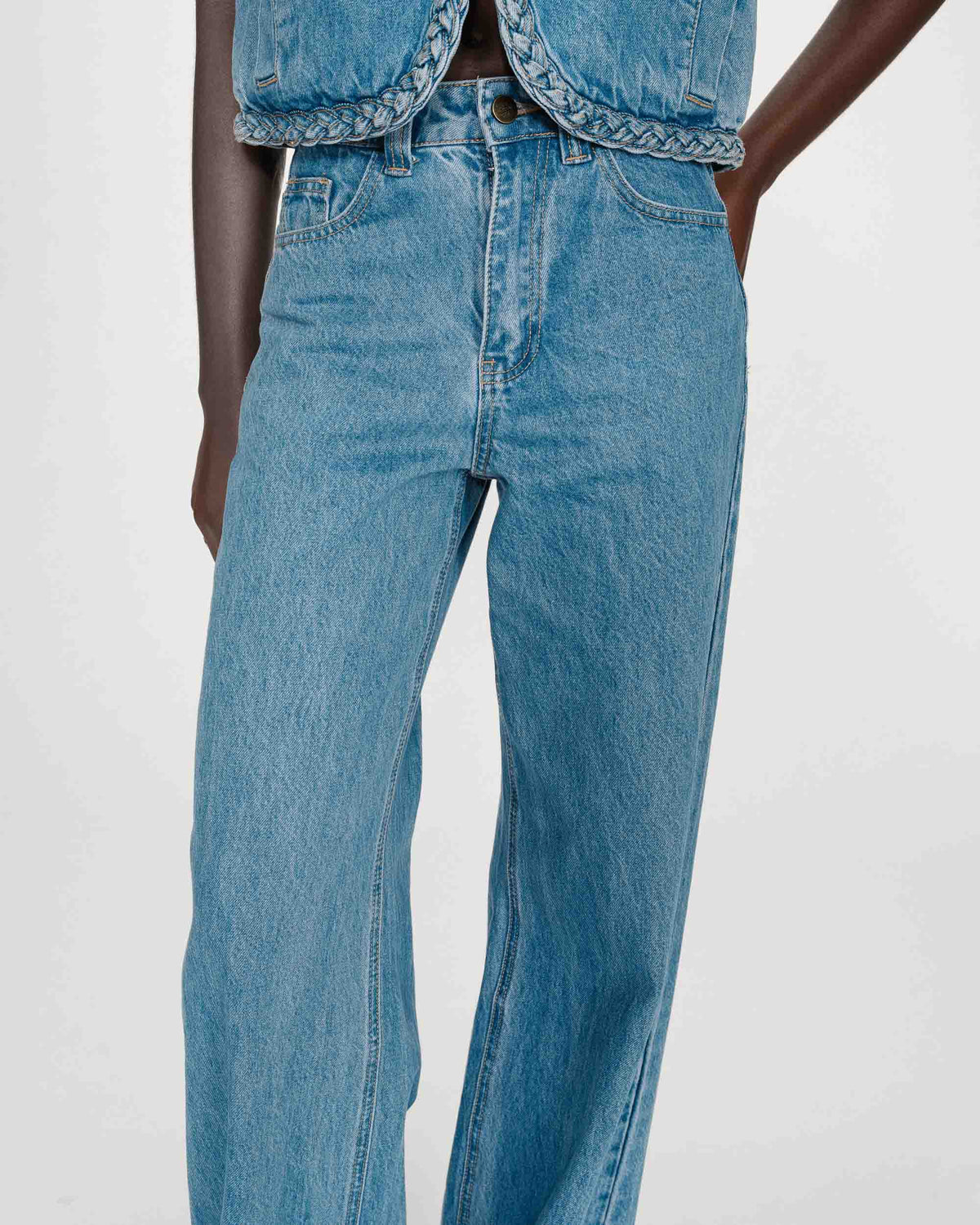 Jean large taille haute ceinture tressée lightblue Jaden