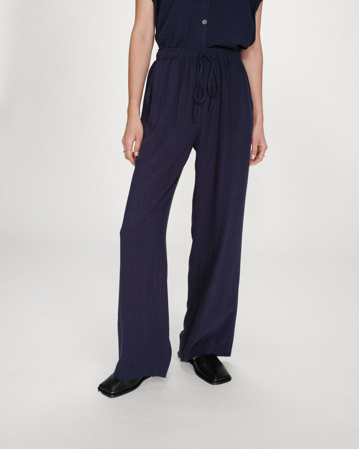 Pantalon large en lin taille haute marine Raven