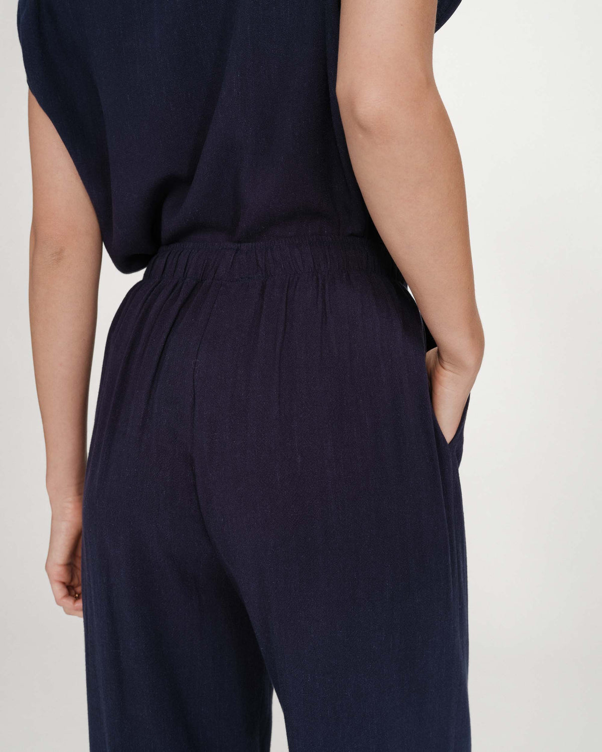 Pantalon large en lin taille haute marine Raven