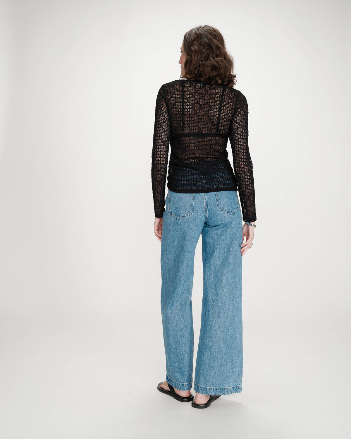 Top en dentelle ajusté boutonné col V noir Venezia
