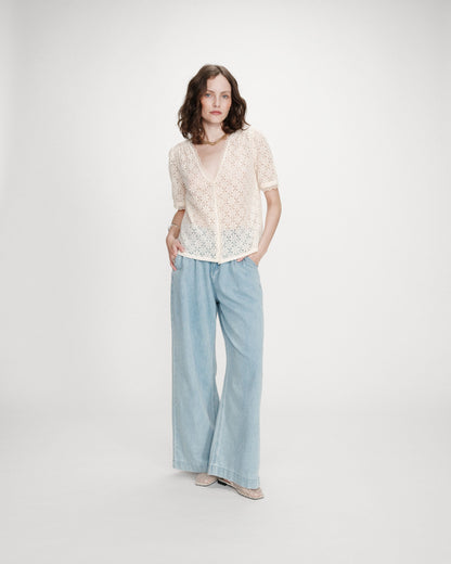 Blouse en dentelle col V manches courtes amande Vicky