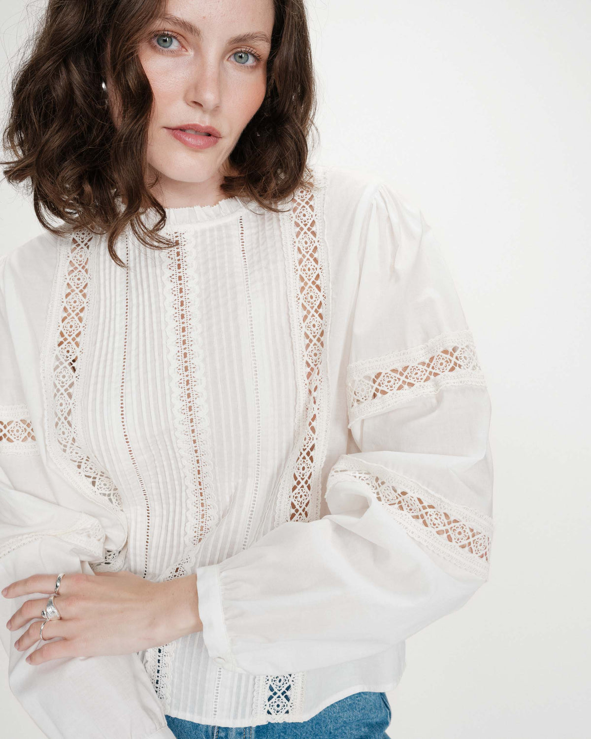 Blouse col à volants avec dentelle ivoire Velma