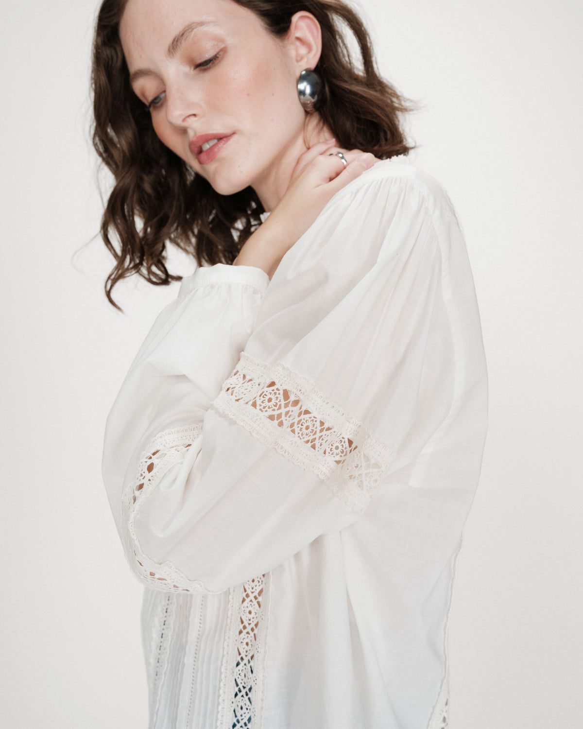Blouse col à volants avec dentelle ivoire Velma
