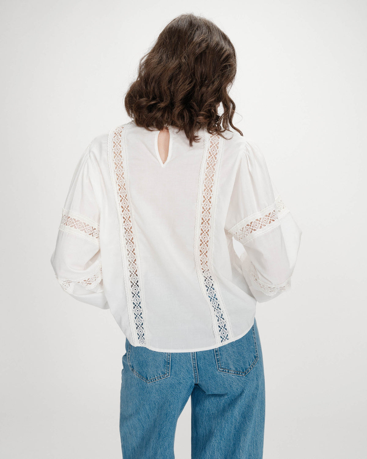 Blouse col à volants avec dentelle ivoire Velma