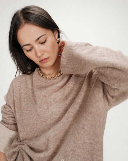 Pull oversize en maille à message brodé beige Viggo