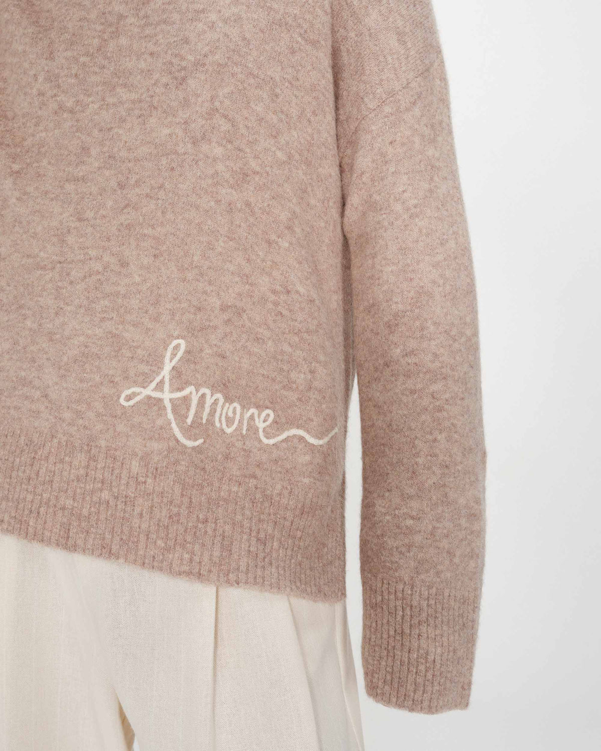 Pull oversize en maille à message brodé beige Viggo