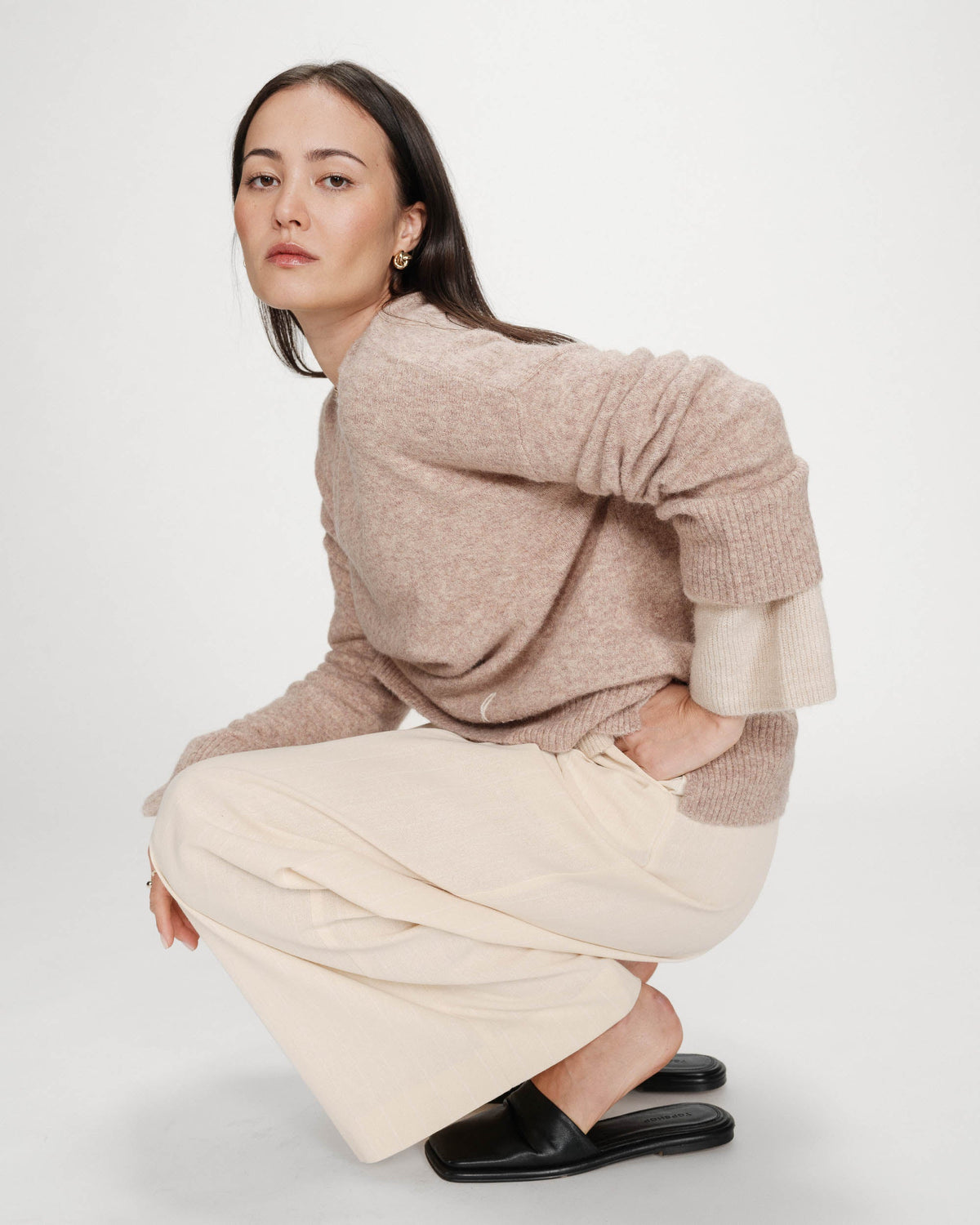 Pull oversize en maille à message brodé beige Viggo