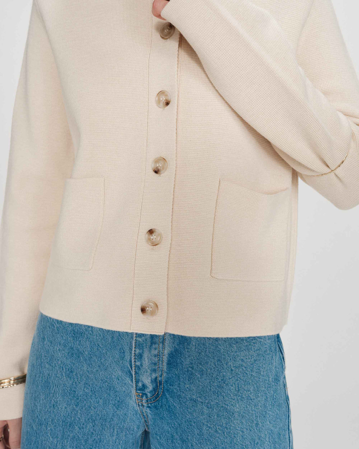 Cardigan boutonné à col chemise avec poches amande Maelys