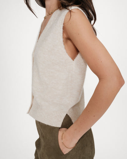 Cardigan sans manches boutonné col V sable Nars