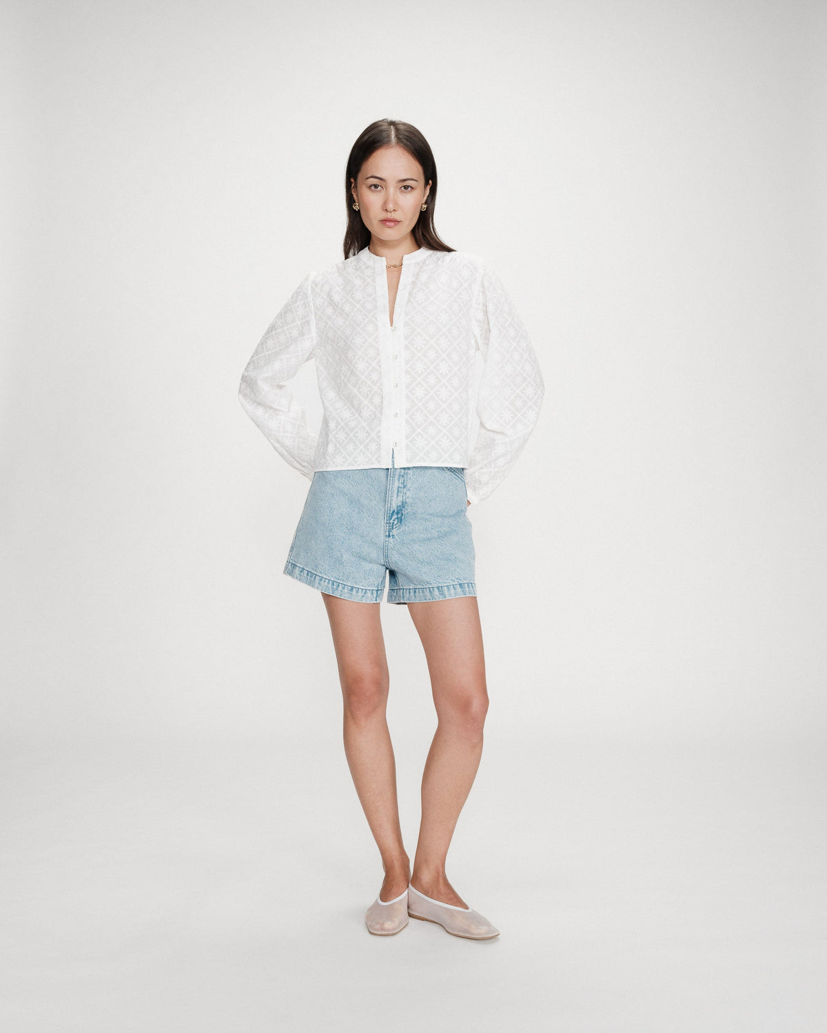 Blouse broderie anglaise col mao en coton ivoire Vandita