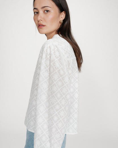 Blouse broderie anglaise col mao en coton ivoire Vandita