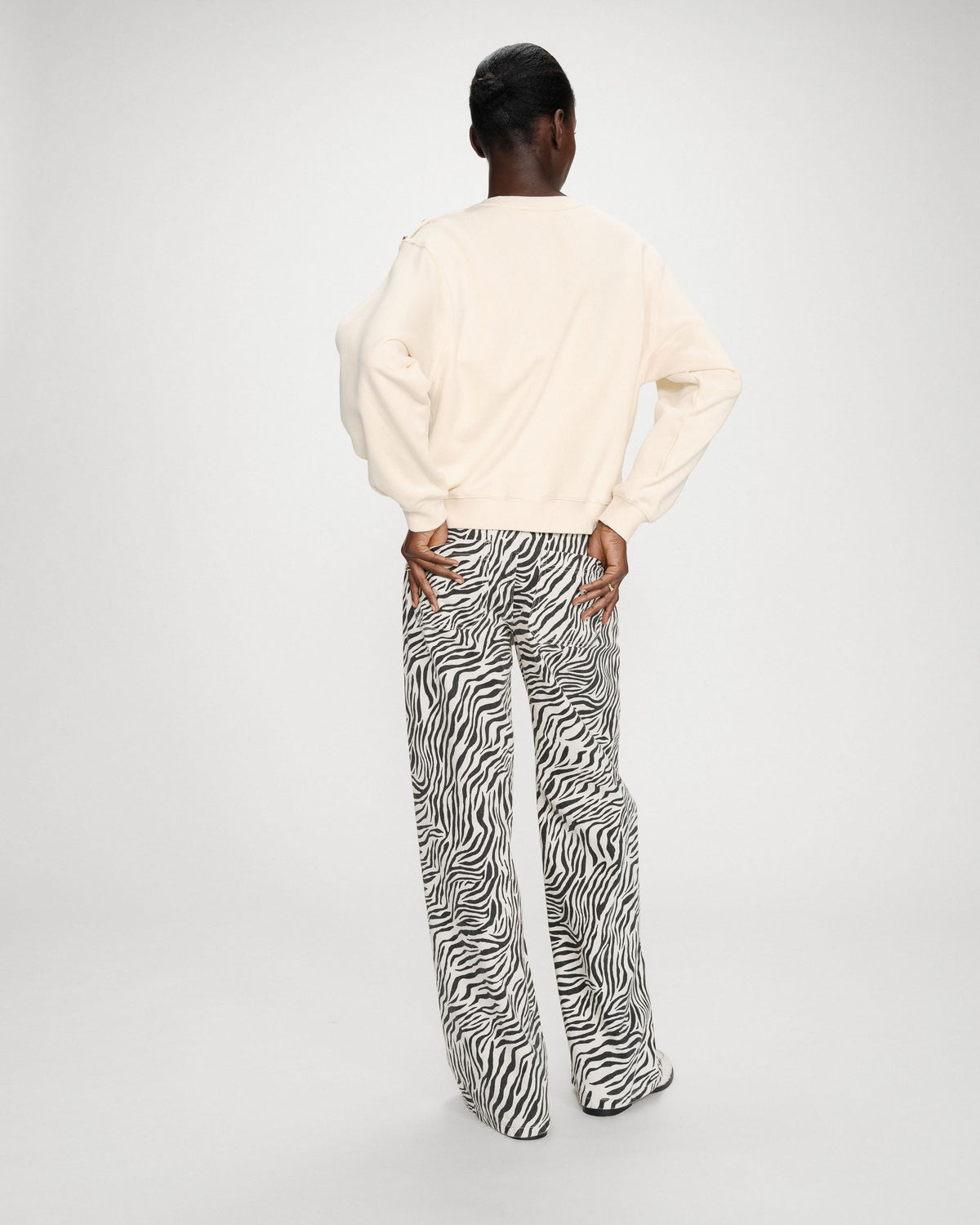 Sweatshirt col rond avec plis et boutons vanille Vonan