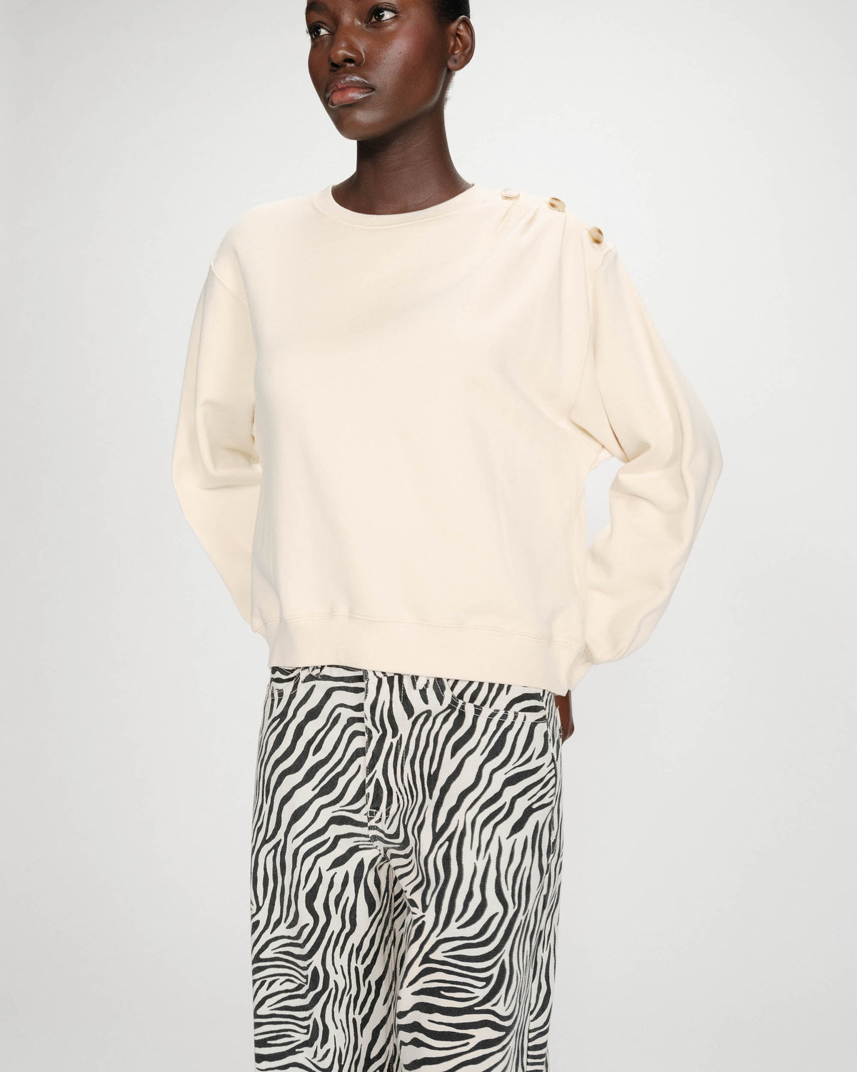 Sweatshirt col rond avec plis et boutons vanille Vonan
