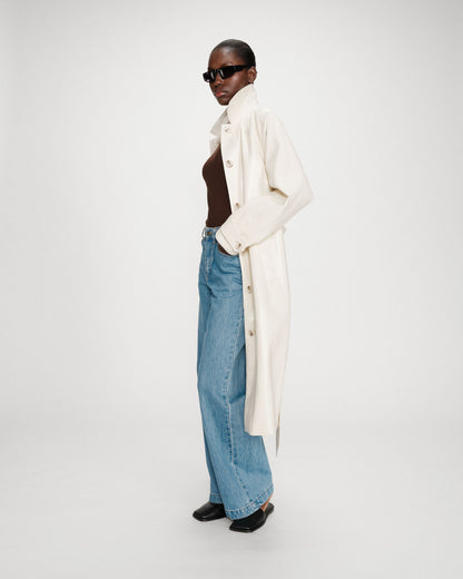 Trench-coat long en vinyle ceinturé vanille Velours
