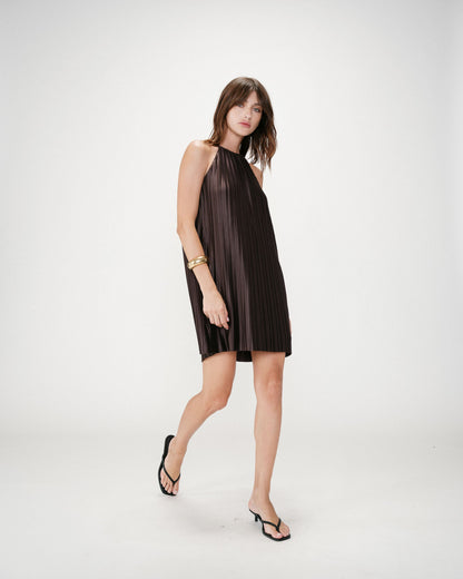 Robe courte plissée à encolure américaine chocolat Wilona