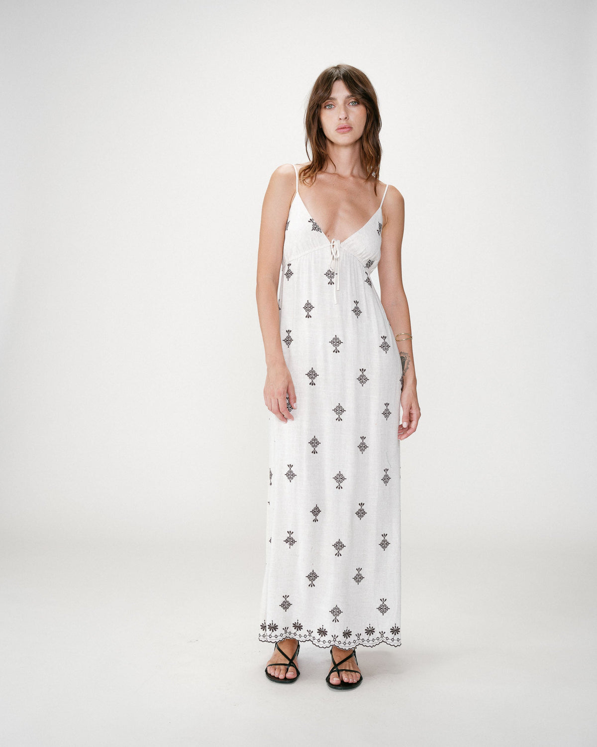 Robe longue bohème évasée à broderies chocolat Wilora