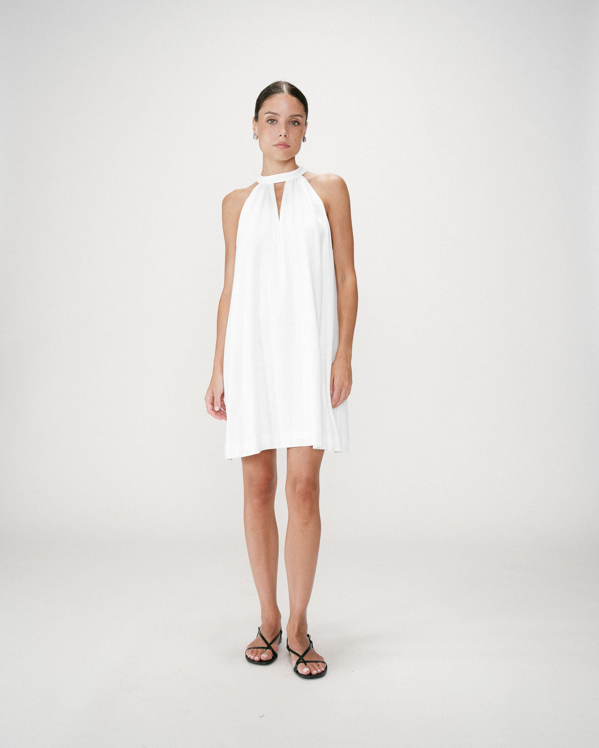 Robe courte évasée en lin dos à nouer white Whola