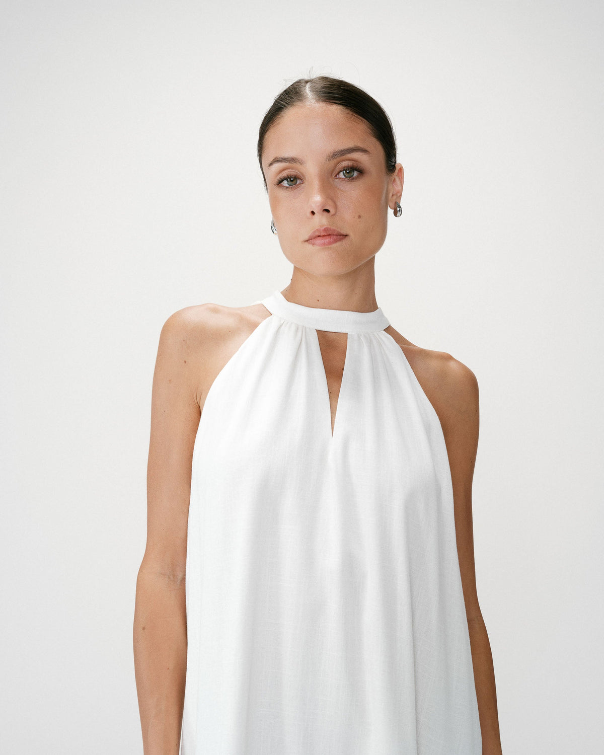 Robe courte évasée en lin dos à nouer white Whola