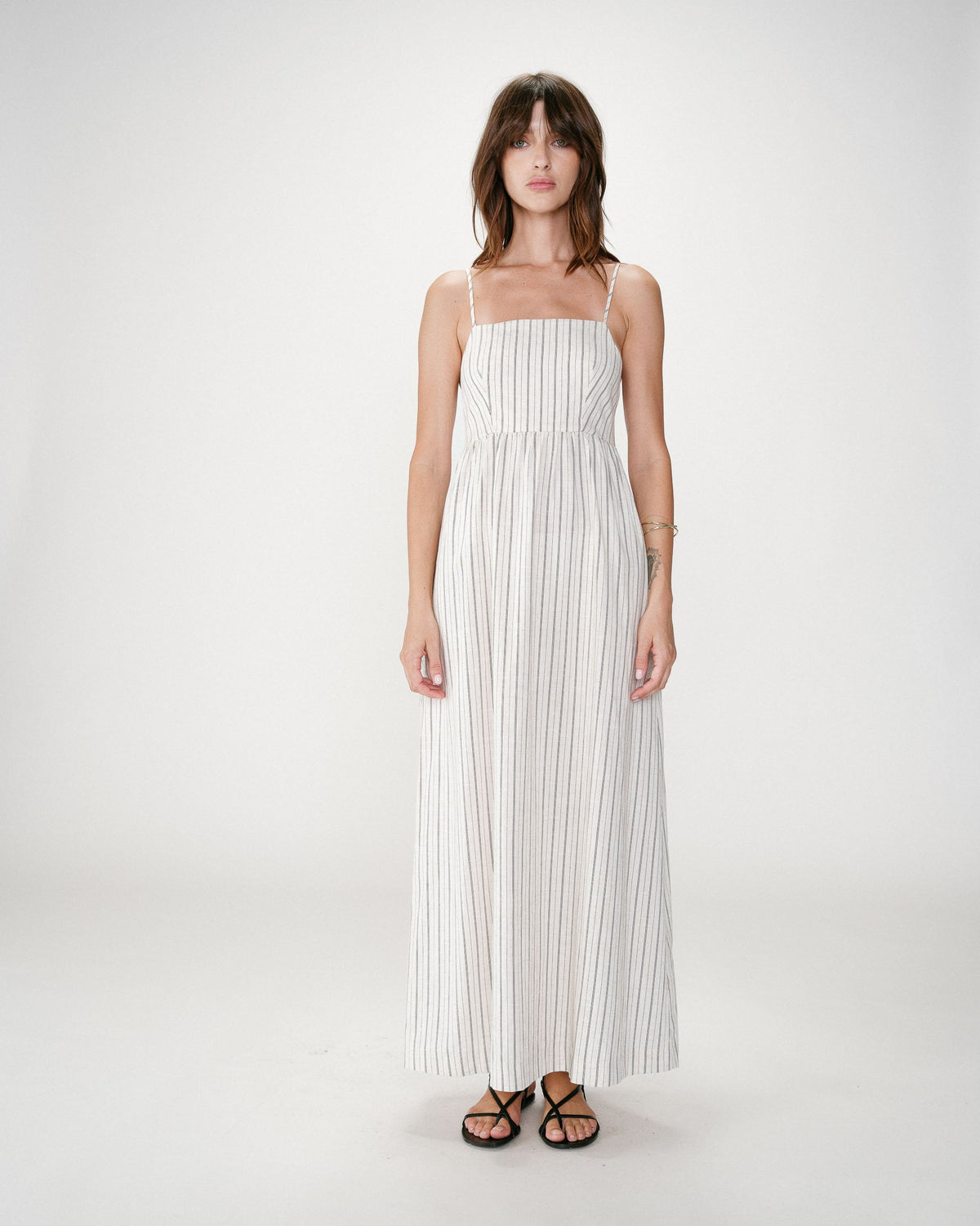 Robe longue rayée dos nu à fines bretelles sable Wyna