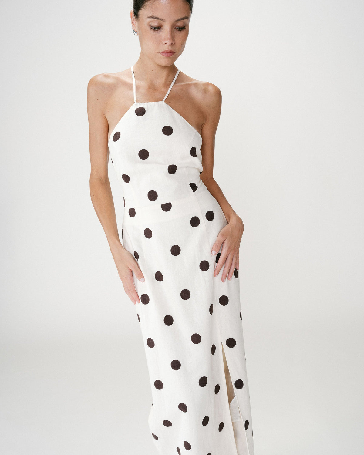 Robe longue ajustée à pois dos nu ecru Wyella