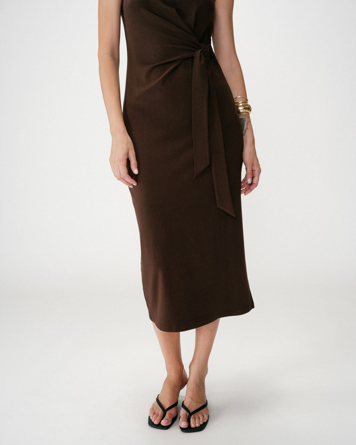 Robe longue drapée taille à nouer chocolat Wyla