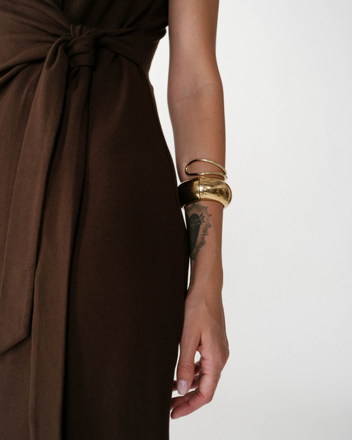 Robe longue drapée taille à nouer chocolat Wyla