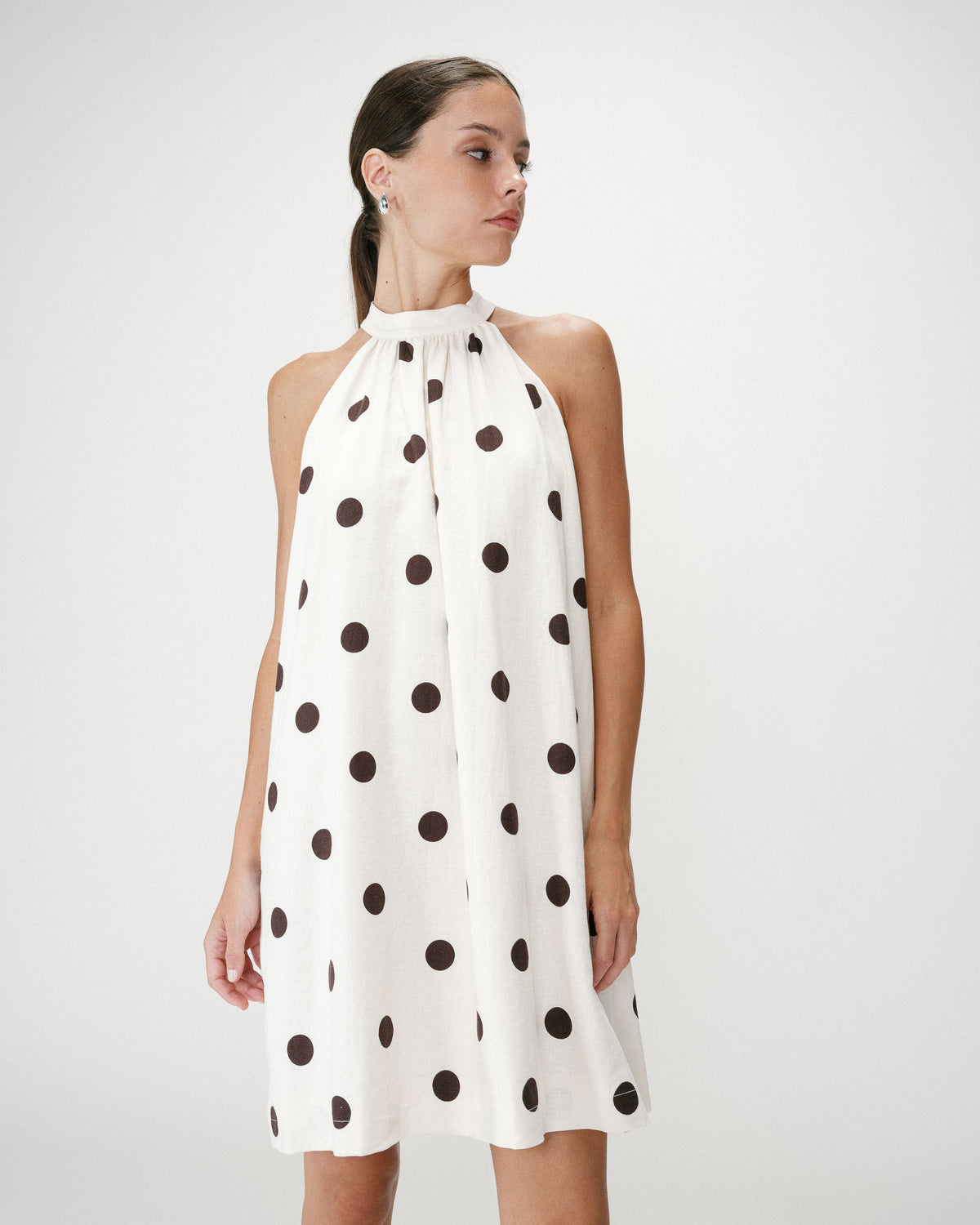 Robe courte à pois évasée sans manches ecru Warna