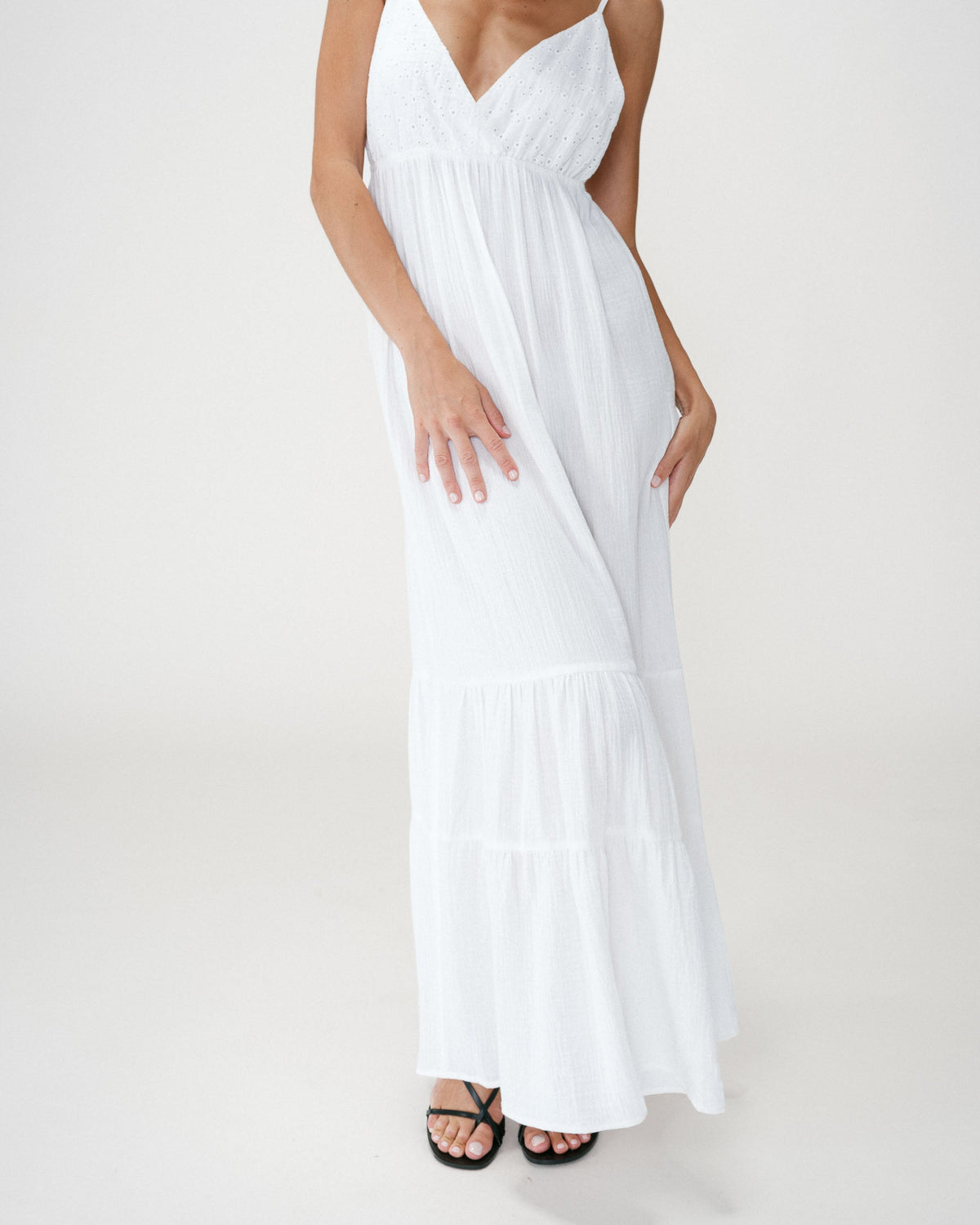 Robe longue fluide en coton col V à bretelles white Wynora