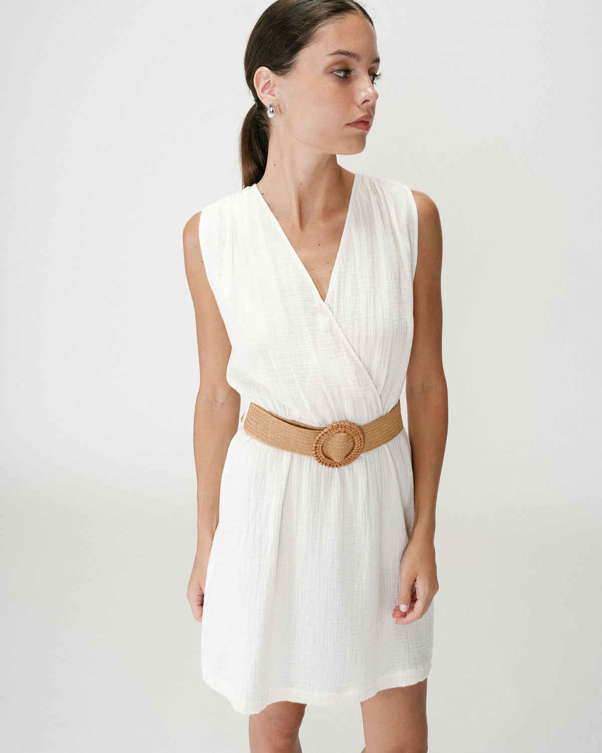 Robe courte en gaze de coton ceinturée ecru Wrenna