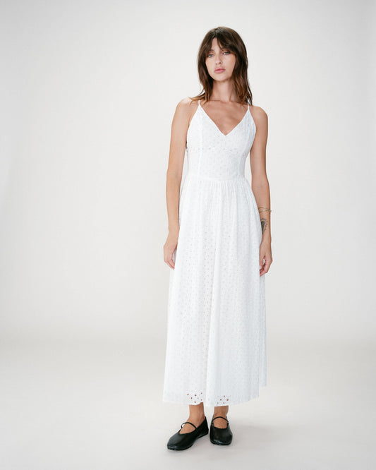 Robe longue évasée col V en broderie anglaise white Wimala