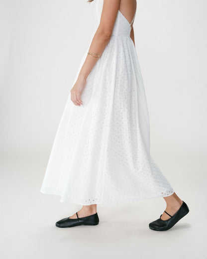 Robe longue évasée col V en broderie anglaise white Wimala