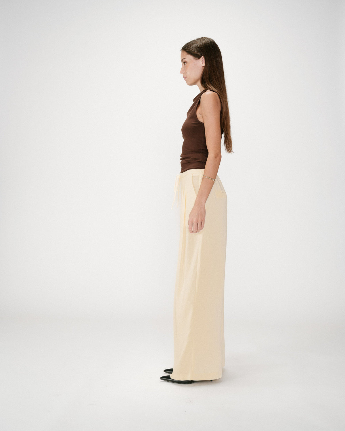 Pantalon tailleur en lin fluide jaune Wally