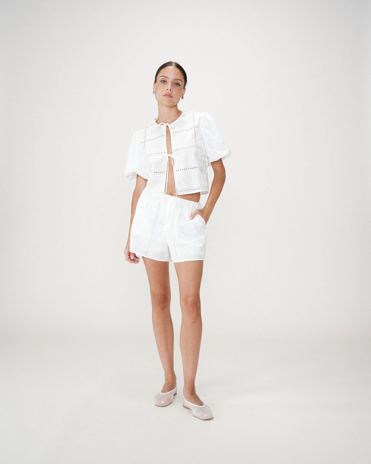 Short large en coton brodé poches italiennes white Wyler