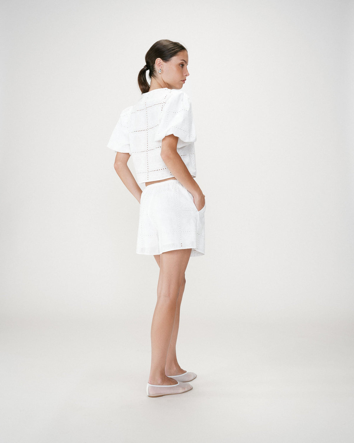 Short large en coton brodé poches italiennes white Wyler