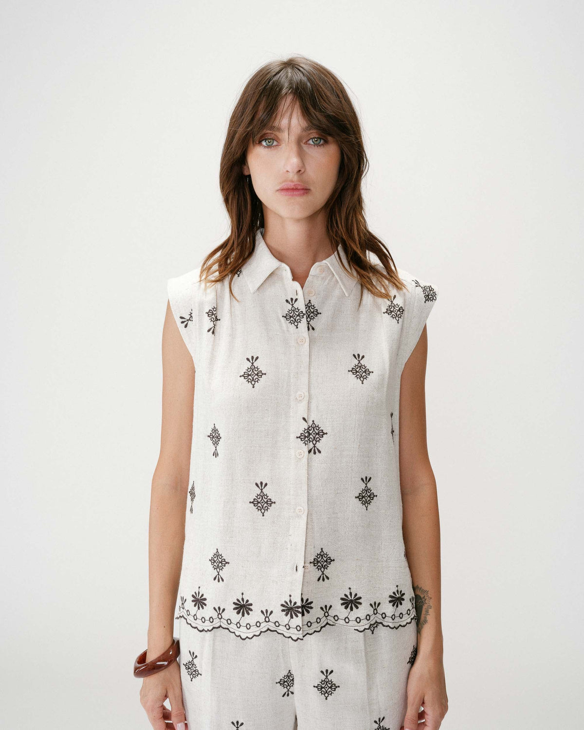 Chemise sans manches à motifs chocolat Wisenna