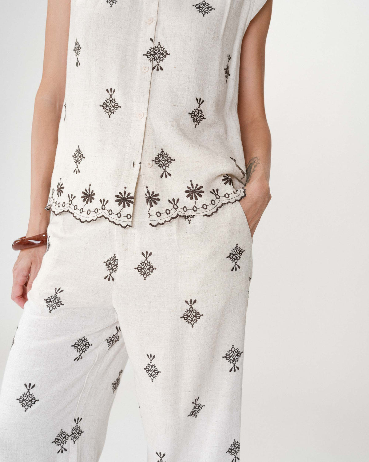 Chemise sans manches à motifs chocolat Wisenna