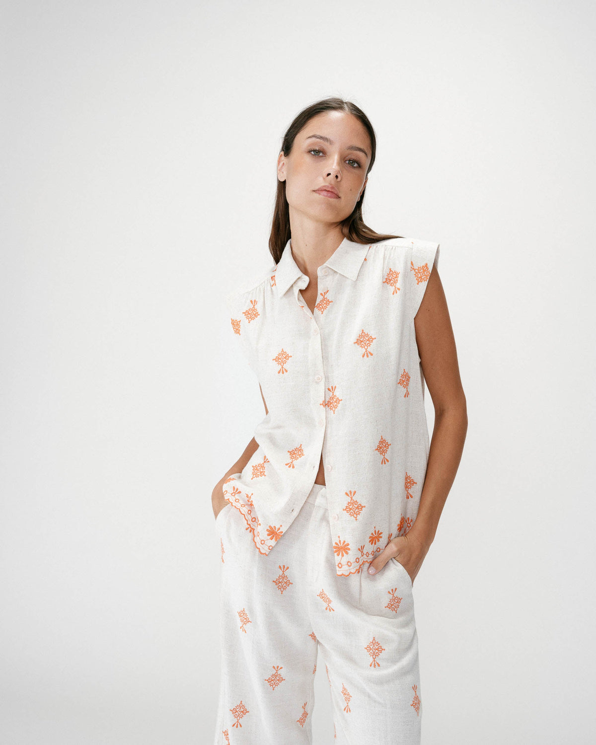 Chemise sans manches à motifs orange Wisenna
