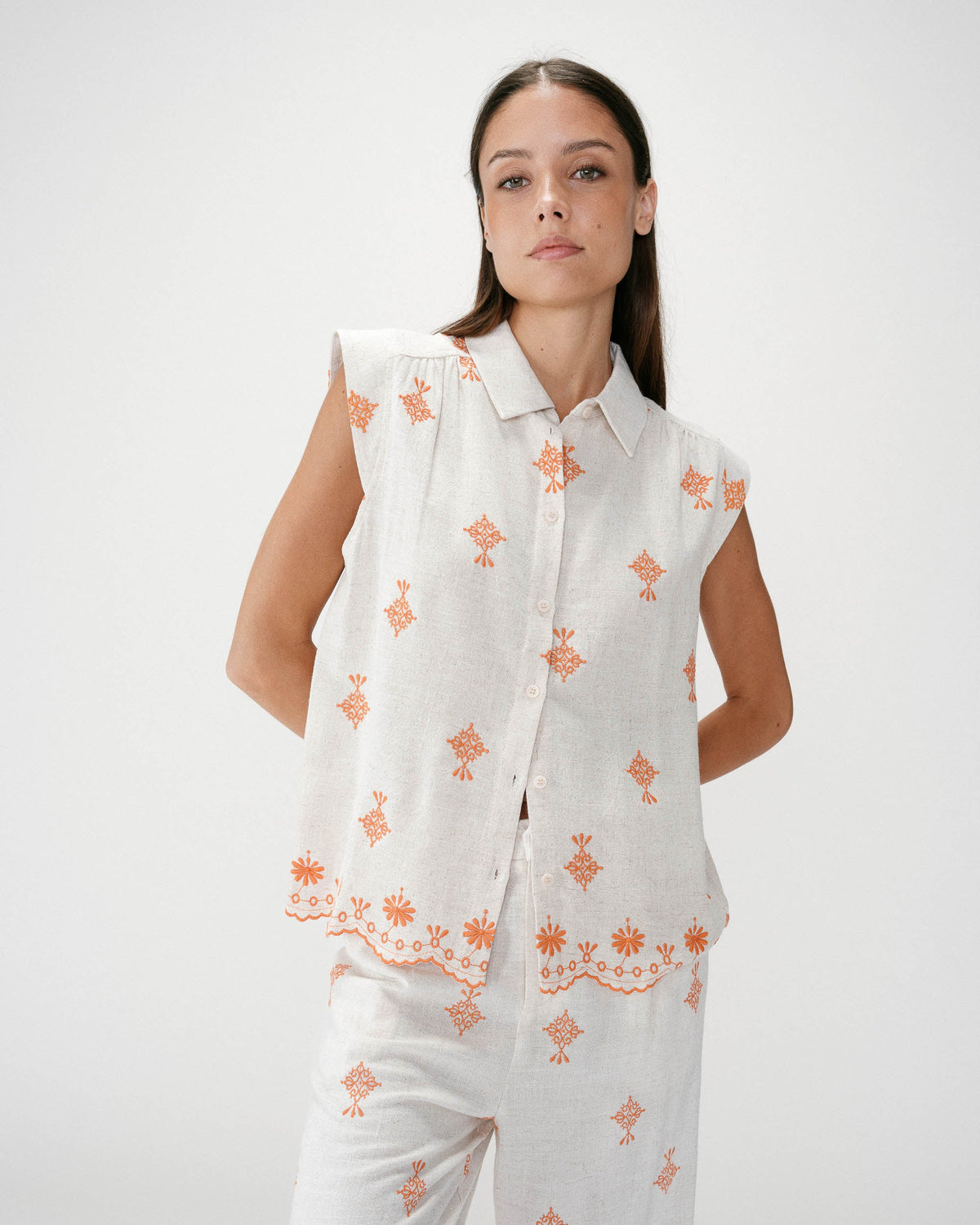 Chemise sans manches à motifs orange Wisenna
