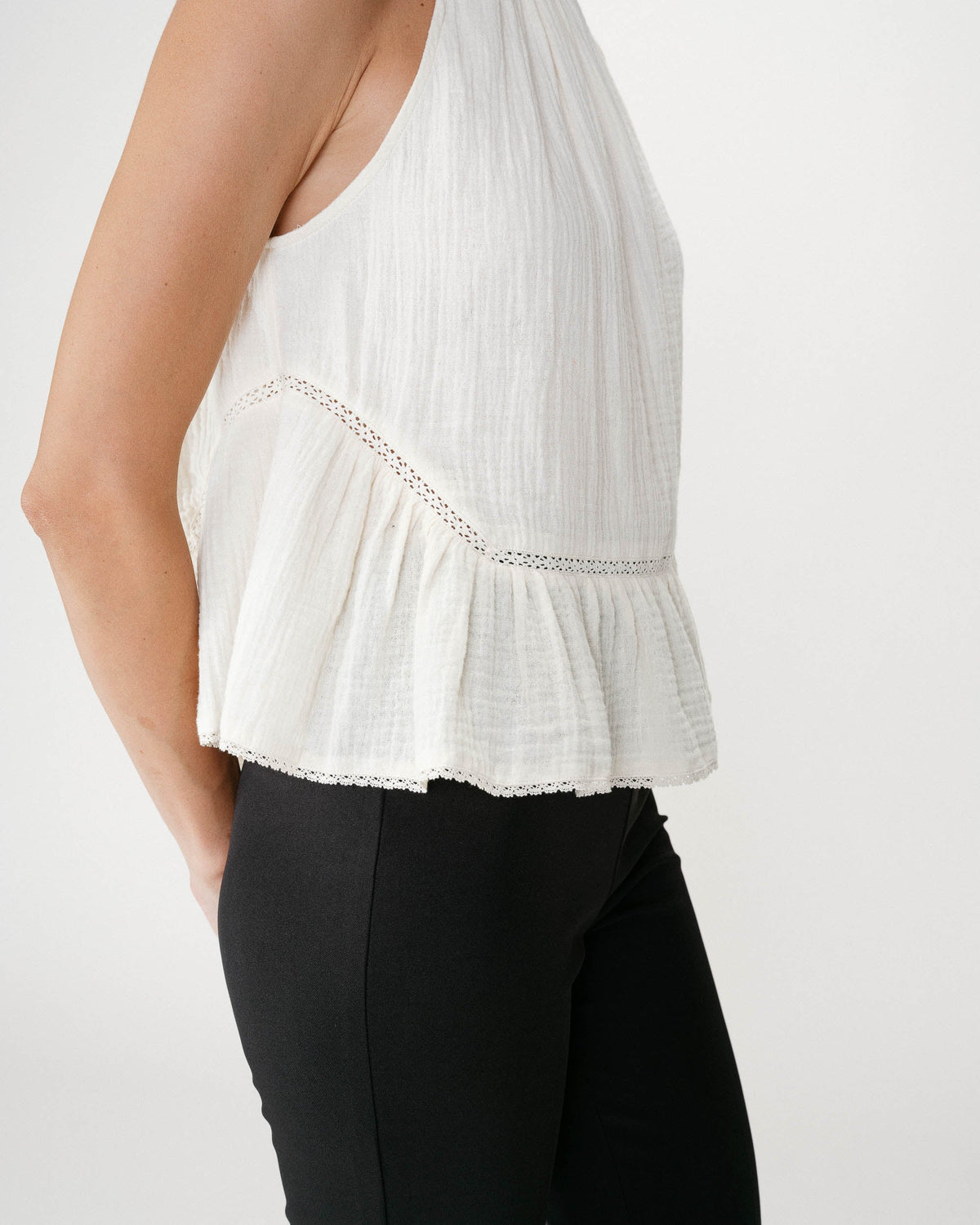 Top sans manches froncées en gaze de coton ecru Widy