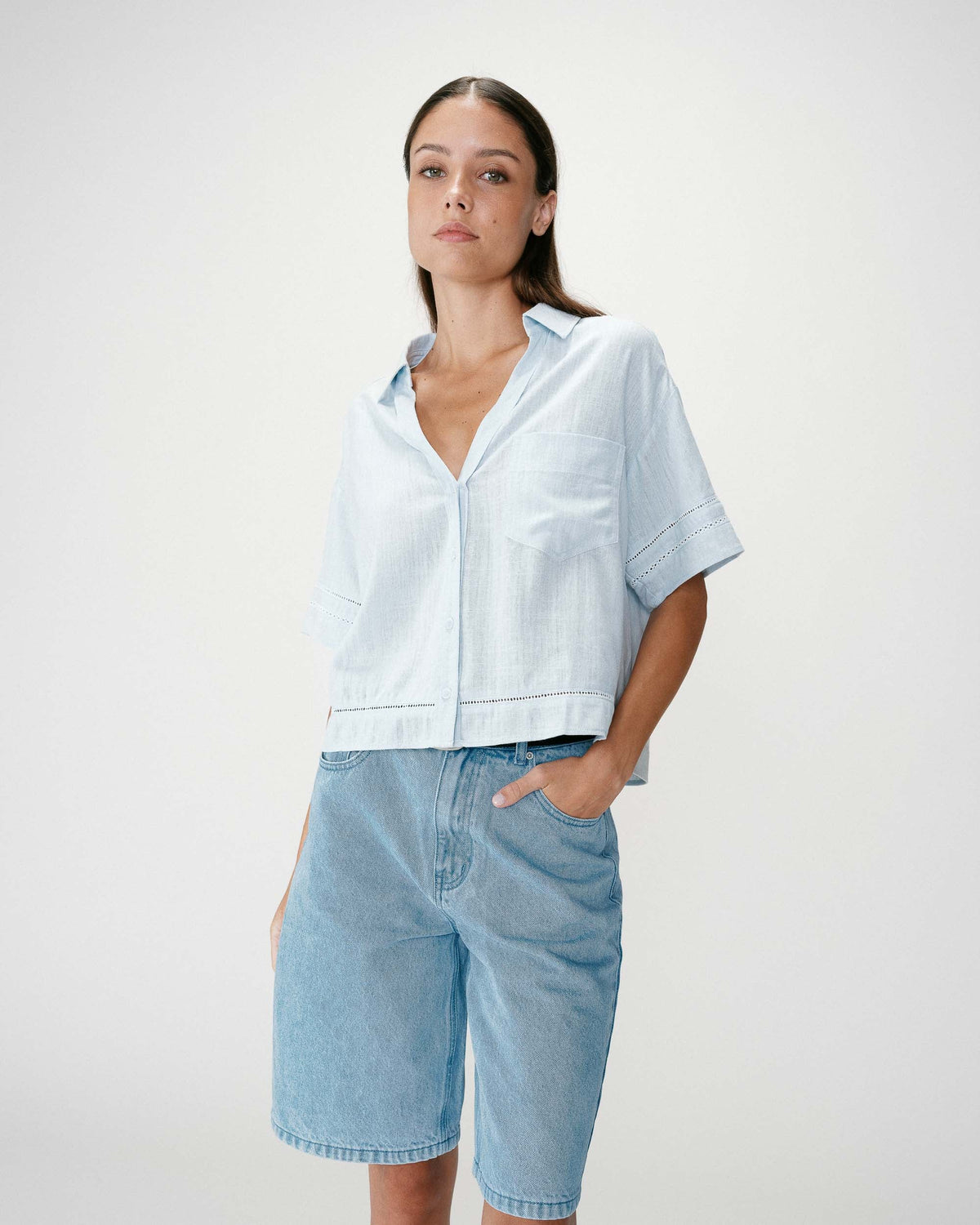 Chemise large manches courtes dentelle ciel Winka