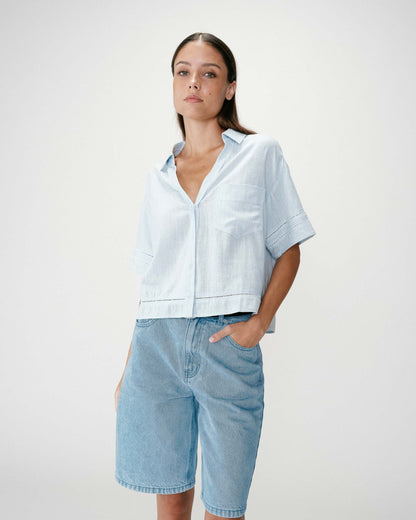 Chemise large manches courtes dentelle ciel Winka